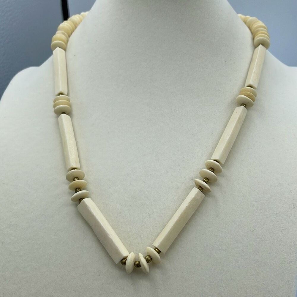 Vintageโbeaded hand carved ethnicโnecklace.